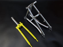 Load image into Gallery viewer, Titanium Front &amp;Rear Triangle Fork Cline for 16”Brompton
